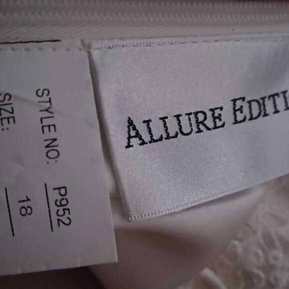 Allure Couture Elegant Wedding Gown P952 - Picture 5 of 12